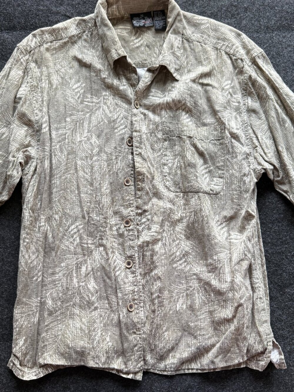 Ocean Pacific OP Men’s Tropical Floral Button Up Shirt Khaki Cream Small?